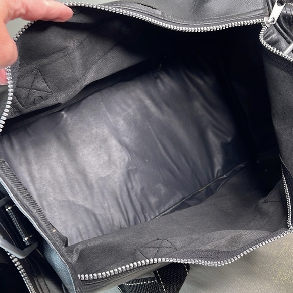 Harley-Davidson Black and Orange Duffel Bag with Iconic Logo Vegan Leather Zip - Picture 9 of 16